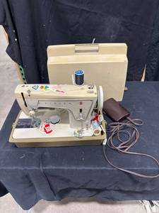 Vintage Singer Fashion Mate Sewing Machine