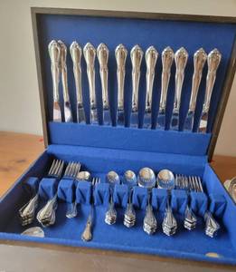 Oneida Craft Deluxe Stainless Flatware Service for 12