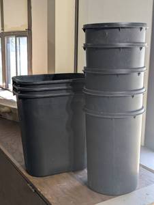 Lot of 8 Commercial Garbage Cans - Rubbermaid