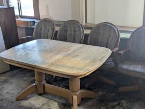 Large Oak Table with Leaf and 4 Rolling Captains Chairs