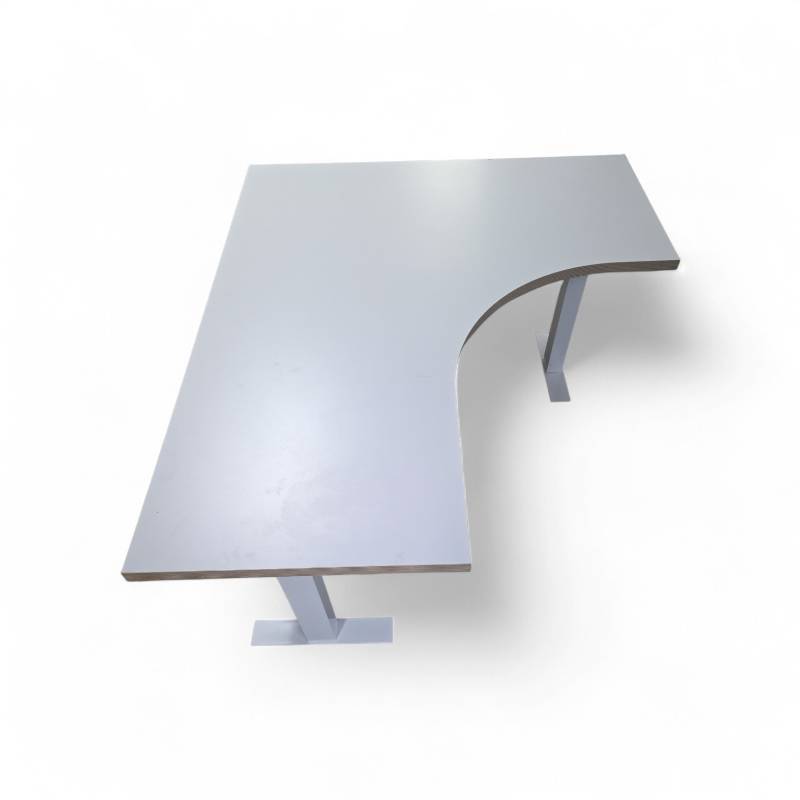 Knoll L Shaped Power Sit Stand Adjustable Height Desk Right Hand Return Retails for $2999 measures 48 x 58 and adjusts between 25 to 41 tall