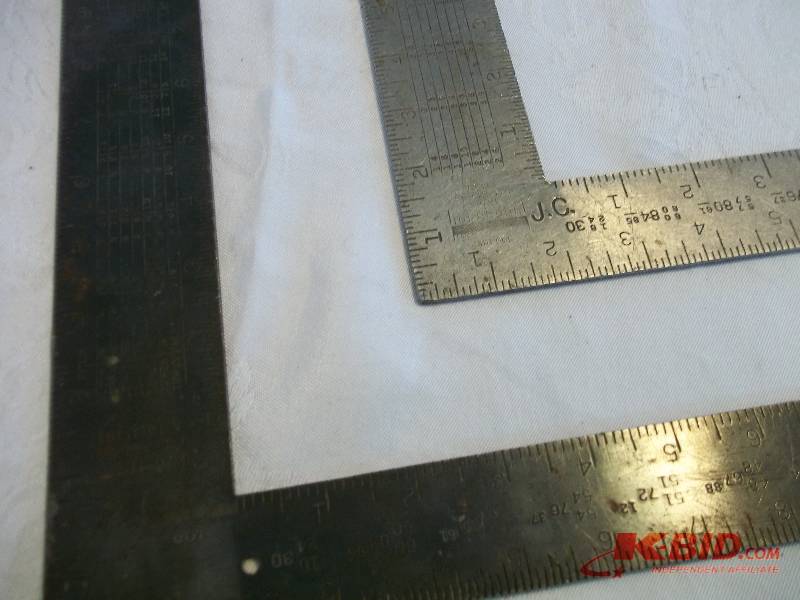2 Metal Squares
