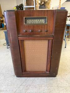 Coronado Vintage Upright RadioRecord Player