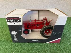 IH McCormick Farmall Tractor 116 Scale