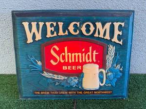 Welcome Schmidt Beer Sign