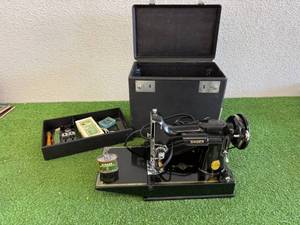 Vintage Singer Portable Sewing Machine