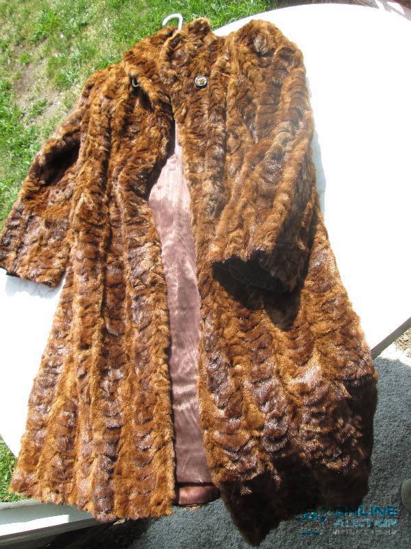 Real fur coat, 42 long...