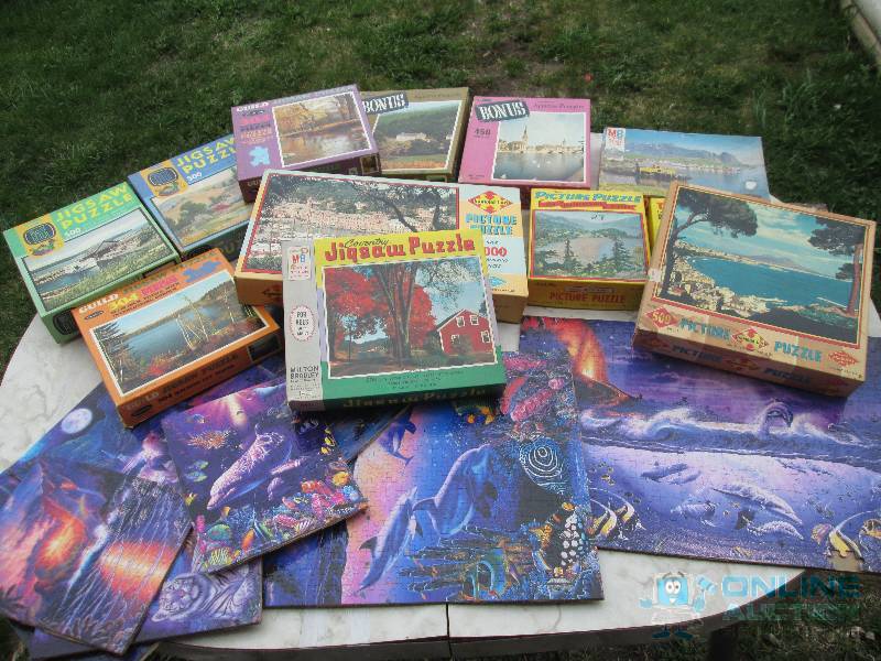Lot of assorted vintage puzzles and...