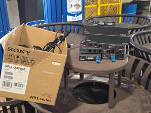 Lot of (1 Box) Extron AV  Electronic Equipment