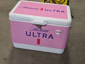 Chest Cooler  Michelob Ultra logo
