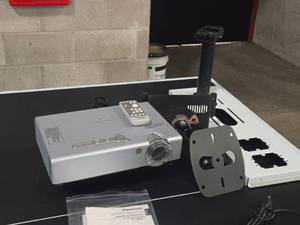 Panasonic LCD Projector PT-LB60U VGA with Mount, Remote Control and Manual