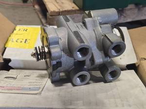 Bendix Sterling Treadle Valve - NOS