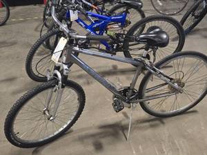 Schwinn Trailway 28 Trail Bike 18 Silver Frame