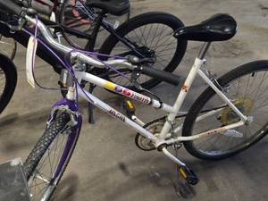 Magna Fugitive 25 Trail Bike 19 White Frame
