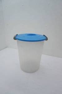 Sterilite Lidded Garbage Can