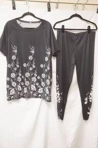 Two-Piece Black wwhite floral print Womens Set. Size XL
