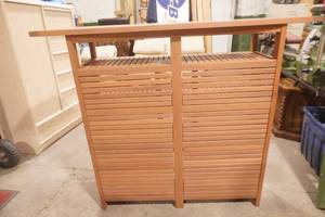 Outdoor Bar Serving Island. Tiki Bar. 50.5Wx 16Dx 43.5H