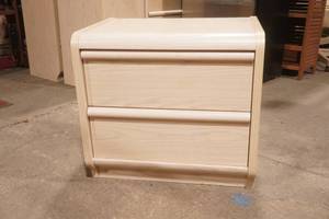 2-Drawer Night Stand. Palliser