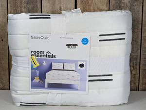 FullQueen Satin Quilt WhiteBlack - Room Essentials Midweight Sateen Coverlet