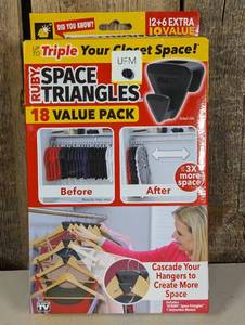 Ruby Space Triangles Closet Storage Hanger Holder (18-Count)