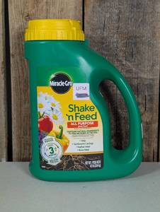 Miracle-Gro Shake N Feed All Purpose Continuous Release Plant Food 4.5lb