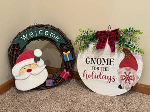Holiday Decor - Welcome Wreath & Gnome for the Holidays Sign