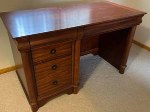 Holland House Computer Desk 456-44 - Made in Vietnam - Mfg Date November 2009