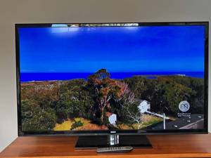 RCA LED55C55R120Q 55-Inch Full HD 1080p LED LCD HDTV with Remote & Stand