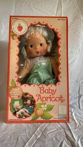 Kenner Baby Apricot Doll No. 26420 - Strawberry Shortcake World (Ages 3 and Up)