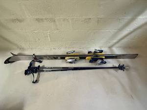 Volant Downhill Skis w Salomon Bindings & Scott Poles 164cm