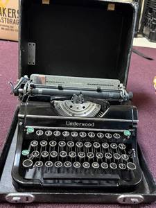 Underwood Champion Portable Manual Typewriter w Case Black Vintage