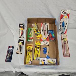 Lot of 13, As New, Plugs and Crankbaits