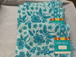 3 The Pioneer Women 27 x 52 Bath T...