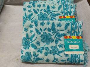 3 The Pioneer Women 27 x 52 Bath T...
