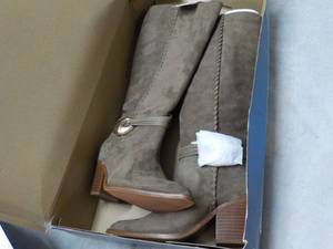 Universal Thread Suede Boots size 6...