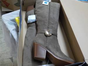 Universal Thread Suede Boots size 7...