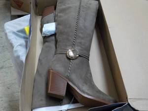 Universal Thread Suede Boots size 7...