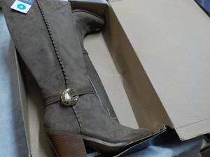 Universal Thread Suede Boots size 8...