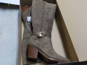 Universal Thread Suede Boots size 9...