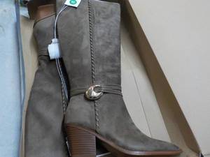 Universal Thread Suede Boots size 1...