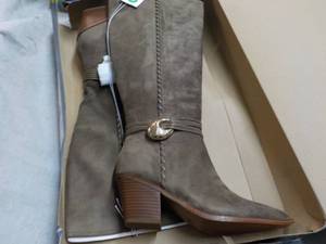 Universal Thread Suede Boots size 1...