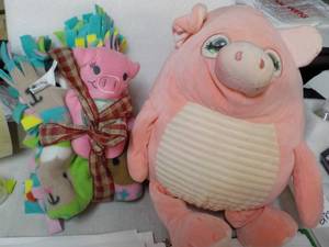 Stuffed Pig and Throw...