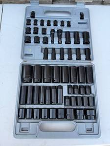 Chrome Vanadium Socket Set - 38 and 12 Drive - Metric 7-32mm in Case