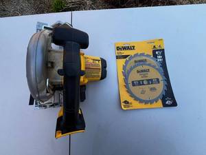 DeWALT DC391 20V MAX Cordless Circular Saw - 6-12 in Blade, 18T24T Combo Pack
