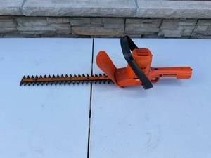 Black & Decker 16-In Hedge Trimmer No. 8124 - 120V, 2.4A, Type 7, Double Insulated