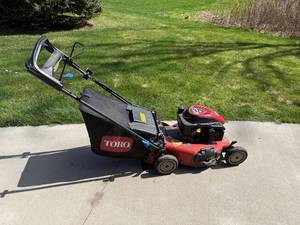 Toro 20383 Self-Propelled Lawn Mower with Bagging System