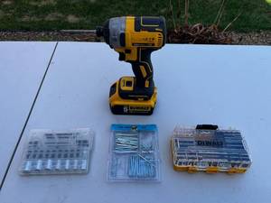 DEWALT DCF887 XR 20V MAX Cordless Impact Driver - 5Ah Battery, Bit Set & Nail Kit
