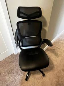 XXISHE Ergonomic Mesh-Back Office Chair with Integrated Headrest - arm needs to be adjusted and pulled down