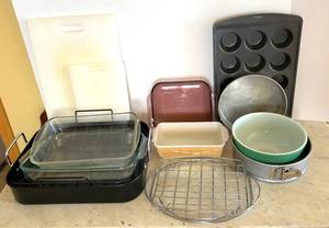 DR - Pyrex Bakeware Glass Dishes, Loaf Pan, Muffin Pan, Round Cake Pan, Bowls & Wire Rack