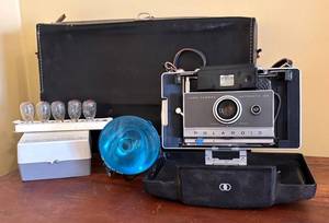 MB - Polaroid Land Camera Automatic 100 with Portrait Attachment 581 and Case